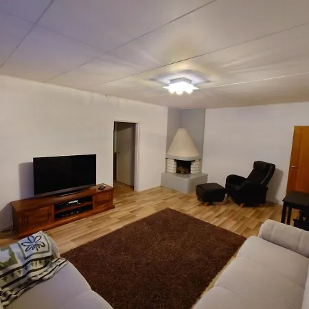 Private House With Location - Koko Omakotitalo Suurella Pihalla Ja Puusaunalla 公寓 万塔