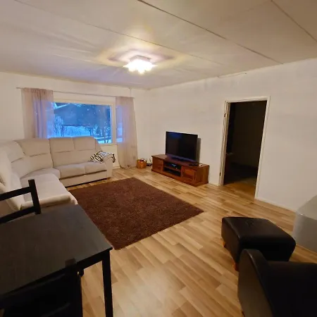 Private House With Location - Koko Omakotitalo Suurella Pihalla Ja Puusaunalla 公寓 *