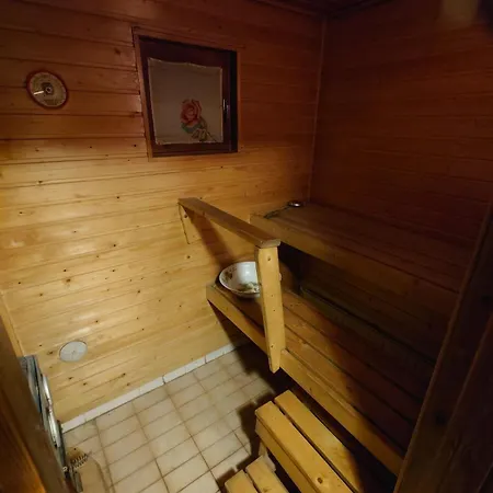 Private House With Location - Koko Omakotitalo Suurella Pihalla Ja Puusaunalla 公寓