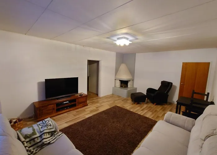 Private House With Location - Koko Omakotitalo Suurella Pihalla Ja Puusaunalla Апартаменты Вантаа