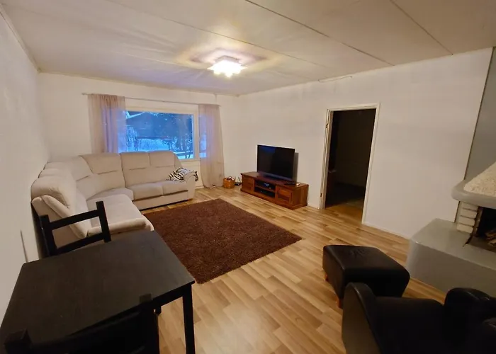 Private House With Location - Koko Omakotitalo Suurella Pihalla Ja Puusaunalla 公寓 *