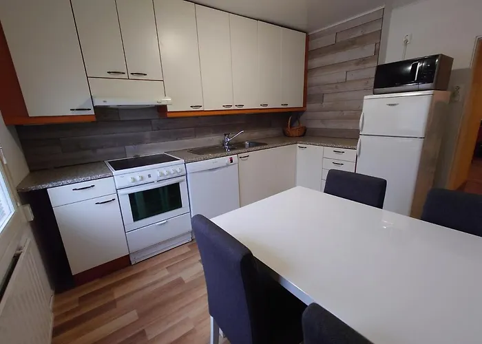 Private House With Location - Koko Omakotitalo Suurella Pihalla Ja Puusaunalla Вантаа