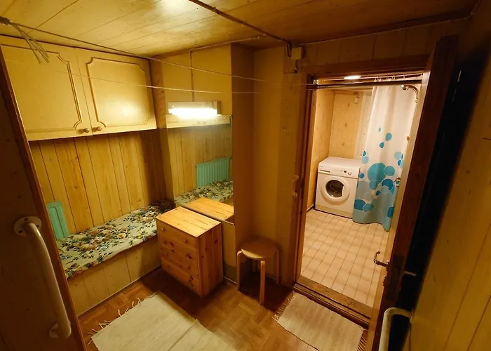 Private House With Location - Koko Omakotitalo Suurella Pihalla Ja Puusaunalla Вантаа